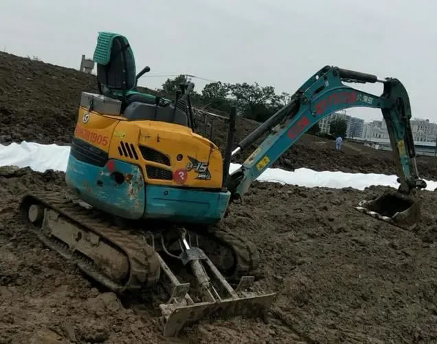 松江河道小挖机租赁，微型小挖机出租，一米宽小挖机出租